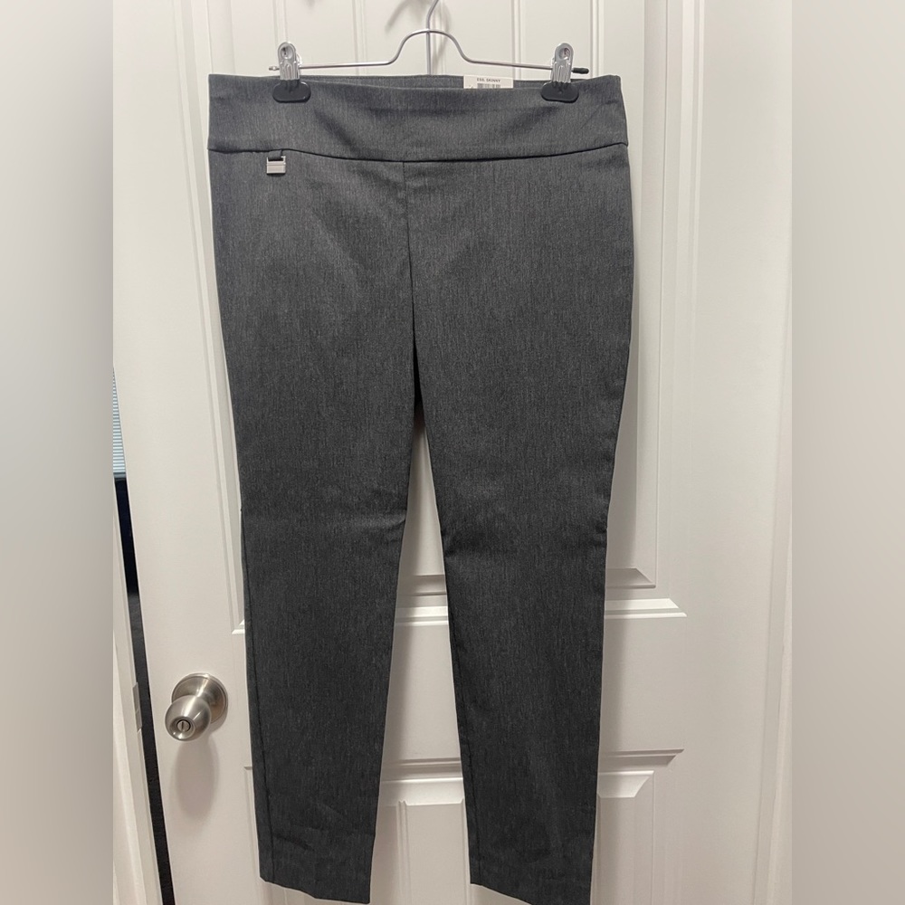 Super cute and comfy skinny legged trousers with tummy control! 12 Petite/Skinny